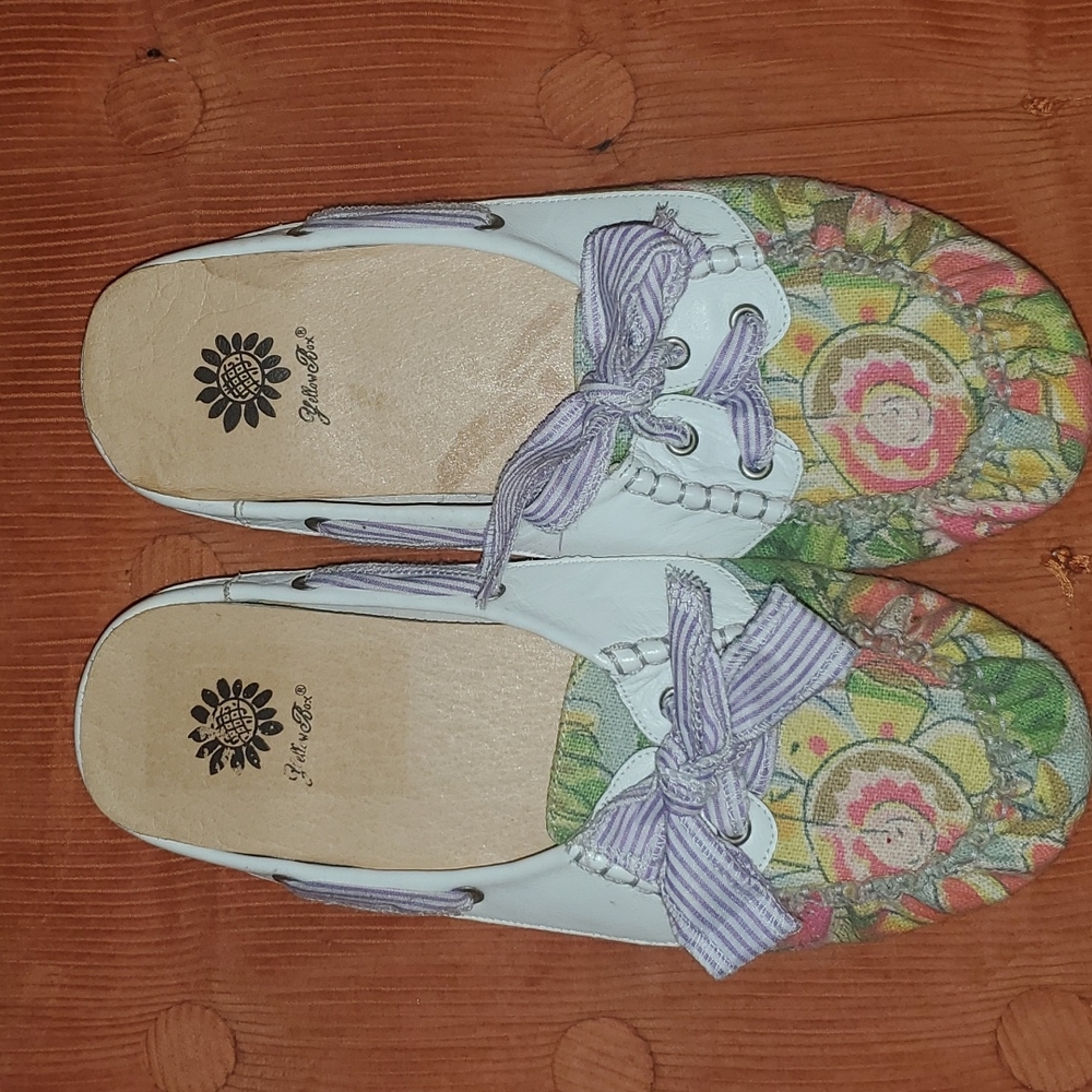 Yellow Box Hopi mules size 8